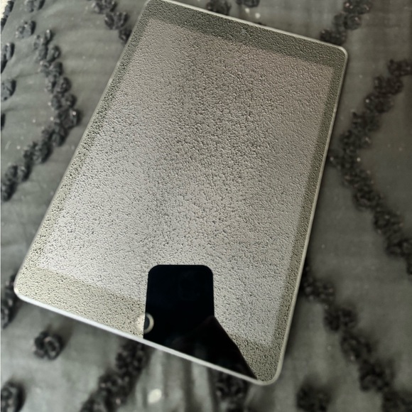 Selling my iPad 9th generation ! Barely used it ! Still in great condition !